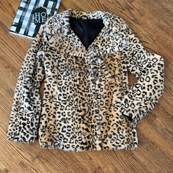 🔥3for$10 | Animal Print Jacket | Super Soft | Nearly New - Picture 1 of 6